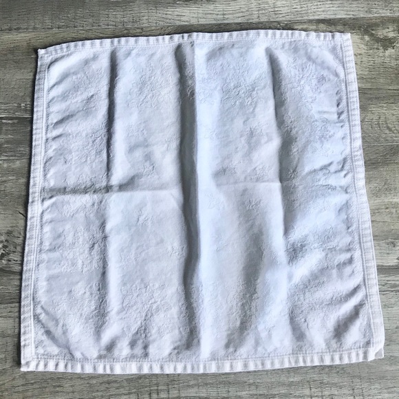 Williams-Sonoma Set of 4 Damask Dinner Napkins - Picture 5 of 5